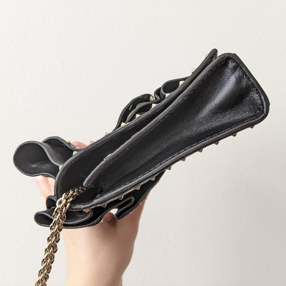 Valentino Garavani Very V Ruffle Rockstud Bag - Picture 3 of 16